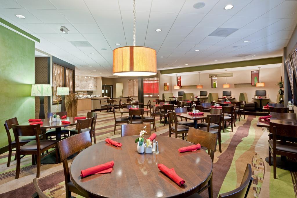 Holiday Inn Olathe Medical Center Ресторан фото