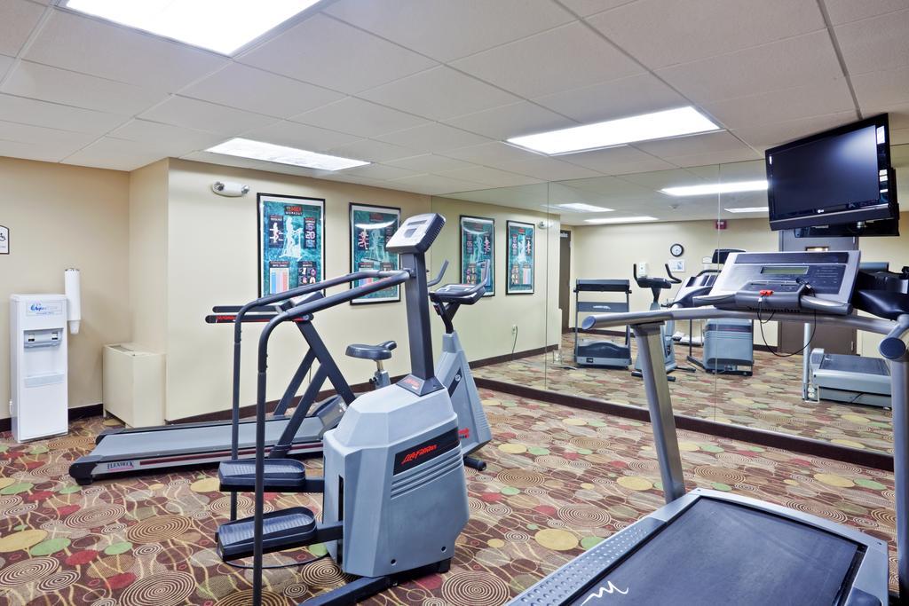 Holiday Inn Olathe Medical Center Зручності фото